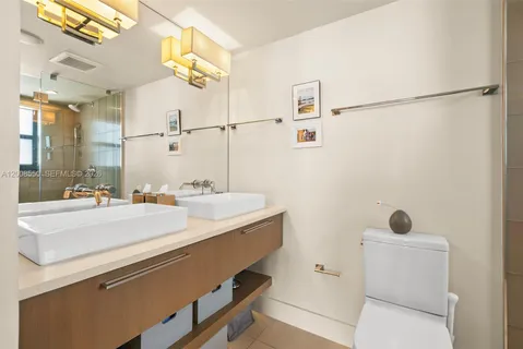 $584,990 | 1775 Washington Avenue, Unit 8F, Miami Beach, FL 33139