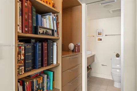 $584,990 | 1775 Washington Avenue, Unit 8F, Miami Beach, FL 33139