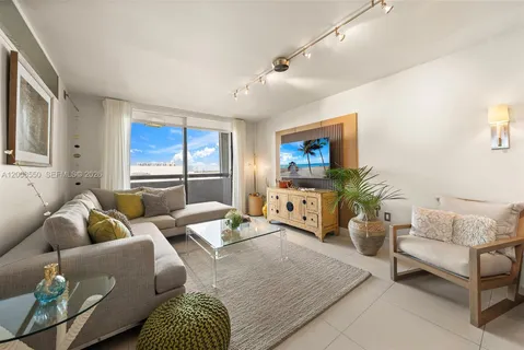 $584,990 | 1775 Washington Avenue, Unit 8F, Miami Beach, FL 33139