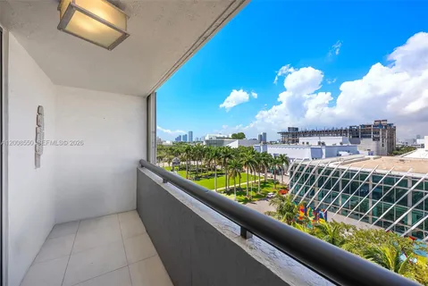 $584,990 | 1775 Washington Avenue, Unit 8F, Miami Beach, FL 33139
