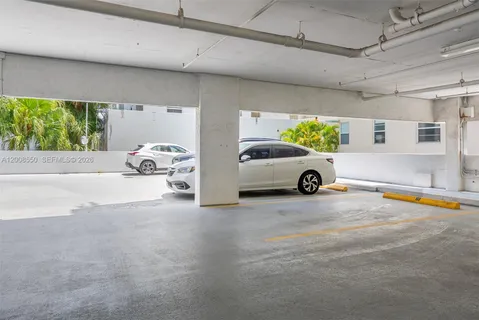 $584,990 | 1775 Washington Avenue, Unit 8F, Miami Beach, FL 33139