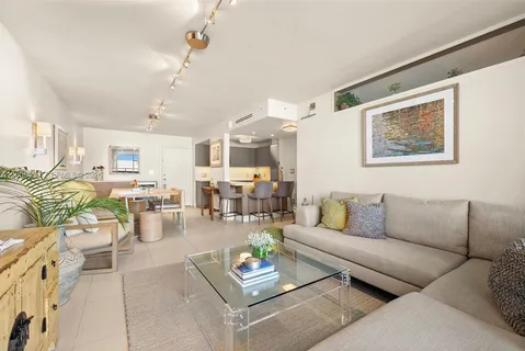 $584,990 | 1775 Washington Avenue, Unit 8F, Miami Beach, FL 33139