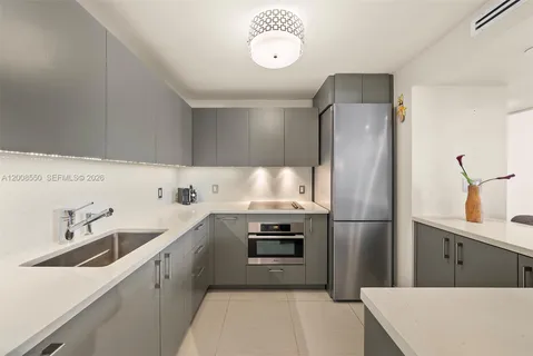 $584,990 | 1775 Washington Avenue, Unit 8F, Miami Beach, FL 33139