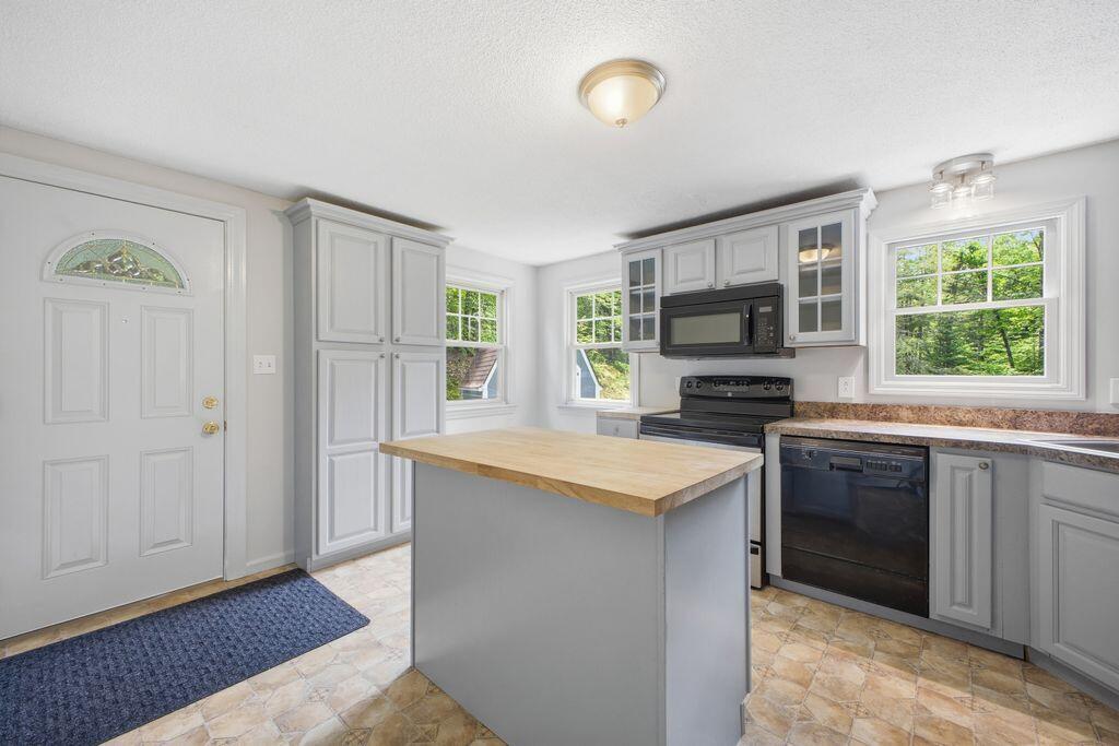 592 Hodsdon Road Pownal, ME 04069 - Photo 10 of 35 kitchen