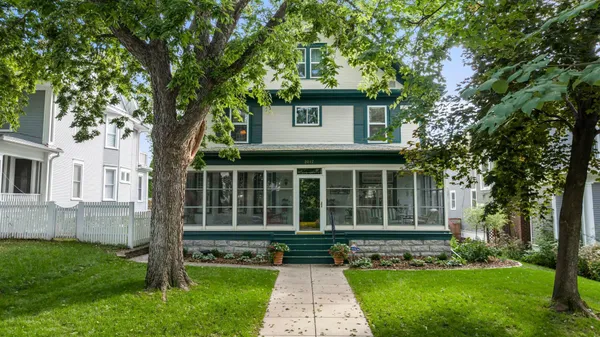 $875,000 | 2017 Girard Avenue South, Minneapolis, MN 55405