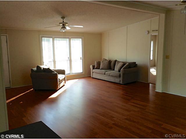 17107 New Hope Road Shacklefords, VA 23156 - Photo 2 of 15 Living Room