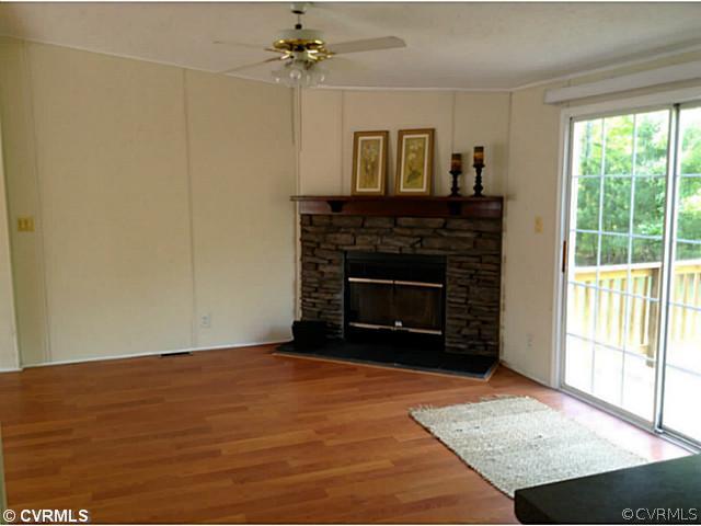 17107 New Hope Road Shacklefords, VA 23156 - Photo 3 of 15 Den/Family/Great Room