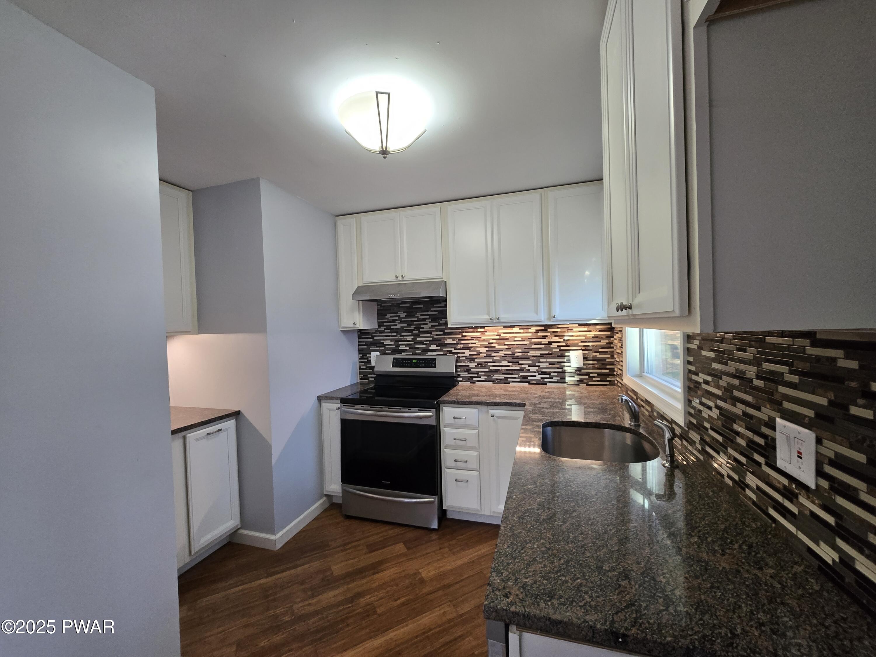 214 Maple Ridge Drive Hawley, PA 18428 - Photo 6 of 38 20251129_145949