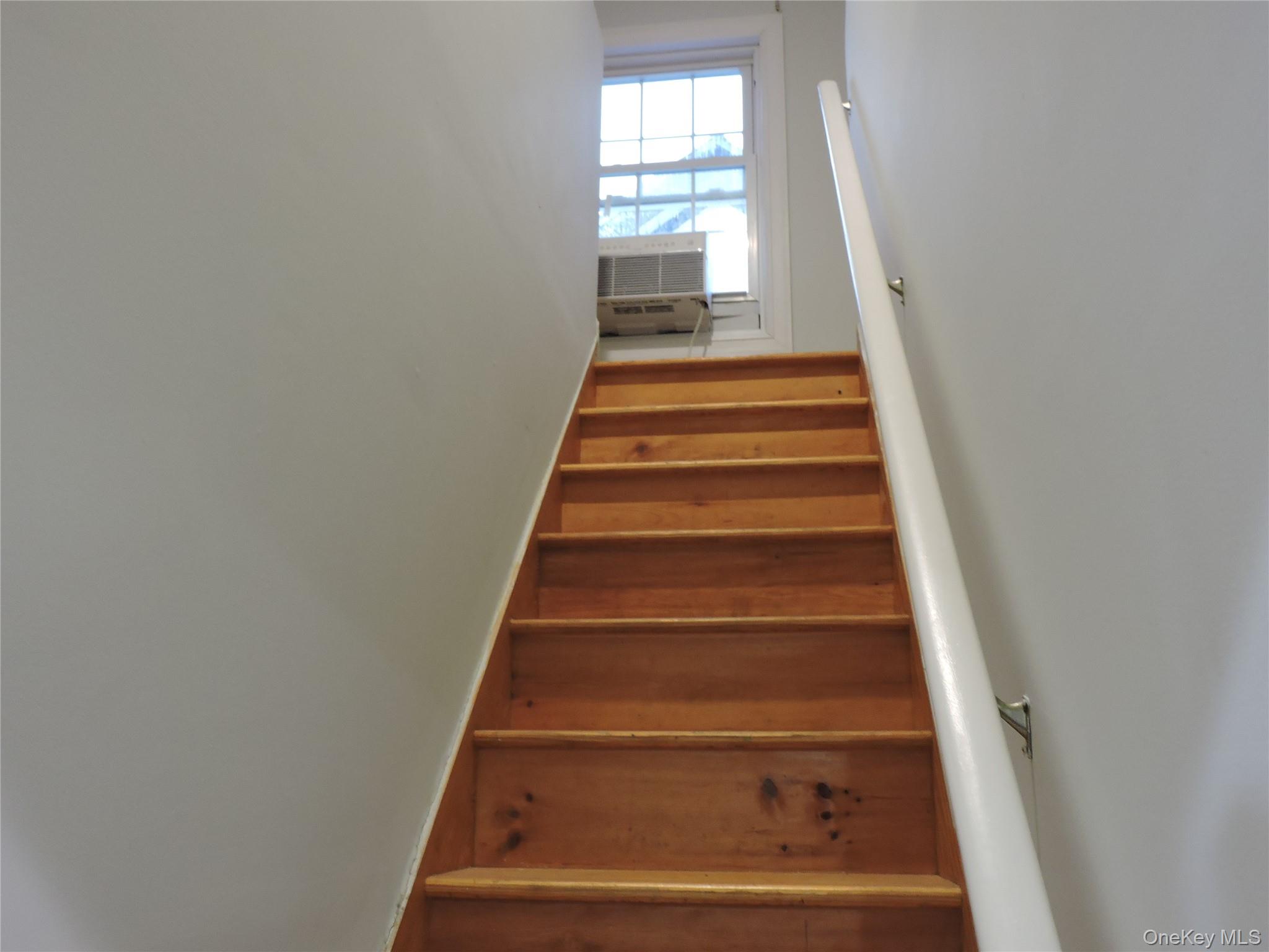 194-00 112th Road Queens, NY 11412 - Photo 15 of 17 a view of entryway