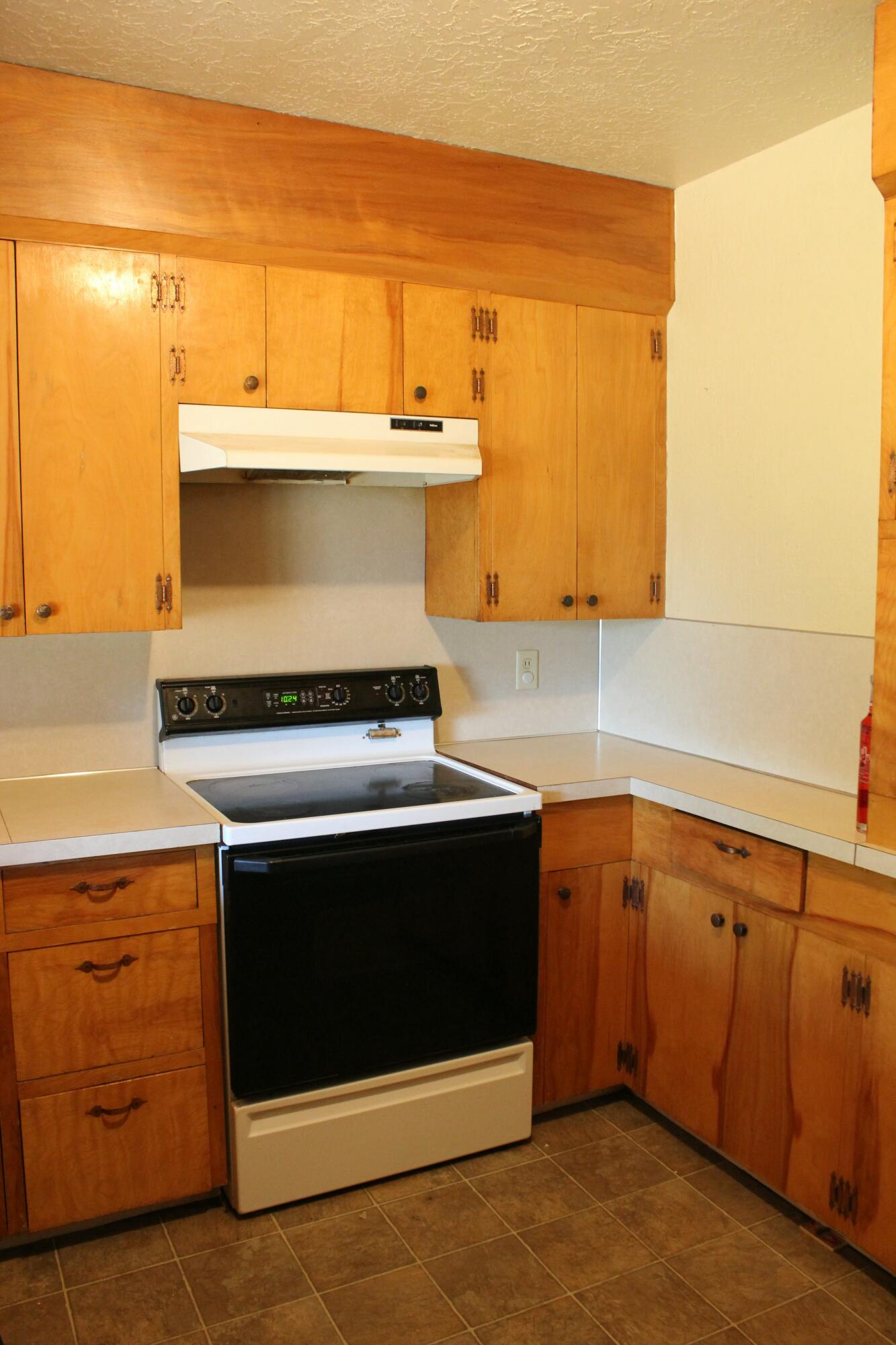 615 Southeast Reed Market Road Bend, OR 97702 - Photo 9 of 25 IMG_8169