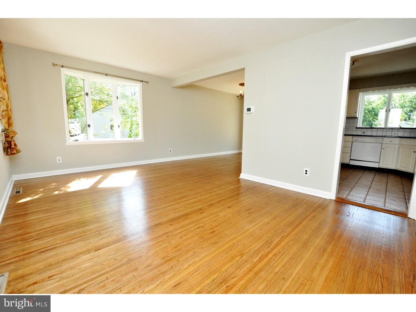 125 North Valleybrook Road Cherry Hill, NJ 08034 - Photo 8 of 25 Living Room