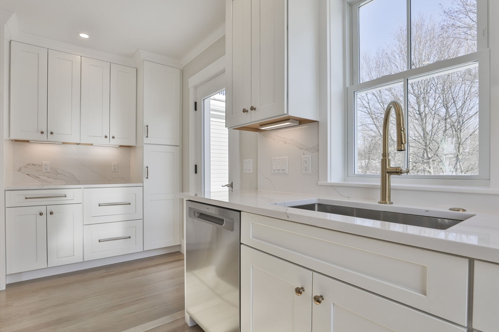 101 Market Street, Unit B Amesbury, MA 01913 - Photo 14 of 30