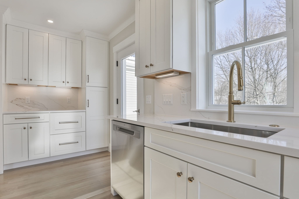 101 Market Street, Unit B Amesbury, MA 01913 - Photo 16 of 32