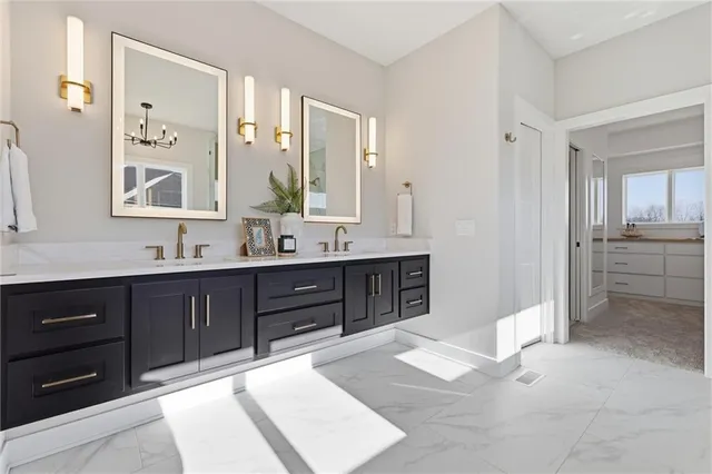 $939,900 | 4714 Sienna Ridge, Riverside, MO 64150