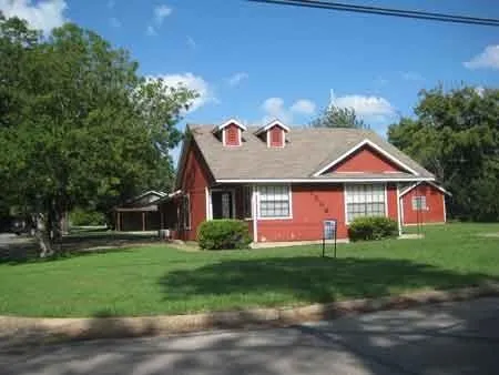 $1,200 | 1508 North Preston Street, Ennis, TX 75119