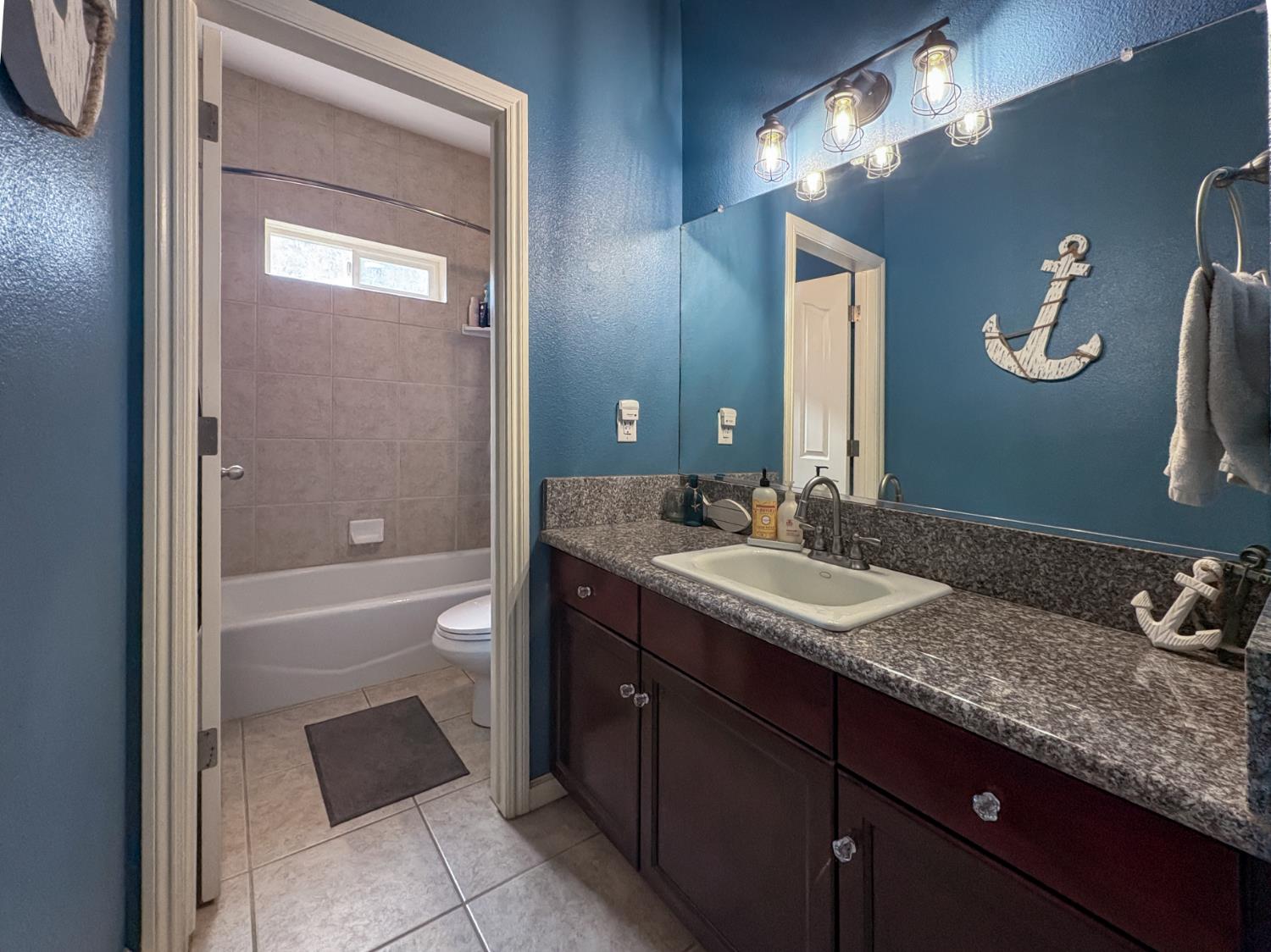 39313 Squaw Valley Road Squaw Valley, CA 93675 - Photo 23 of 38