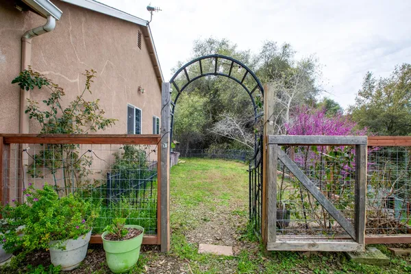 $335,000 | 39313 Squaw Valley Road, Squaw Valley, CA 93675