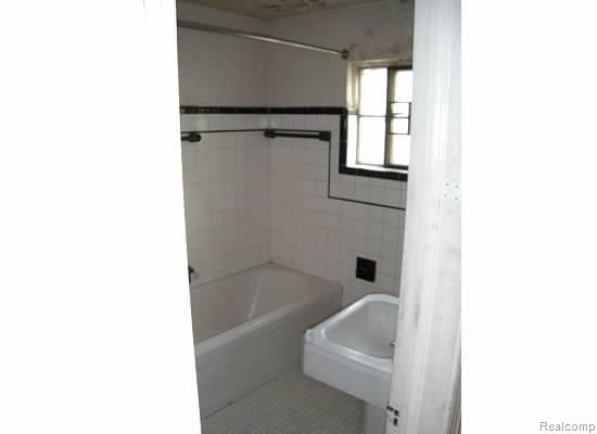4390 Devonshire Road Detroit, MI 48224 - Photo 6 of 13 bathroom.jpg