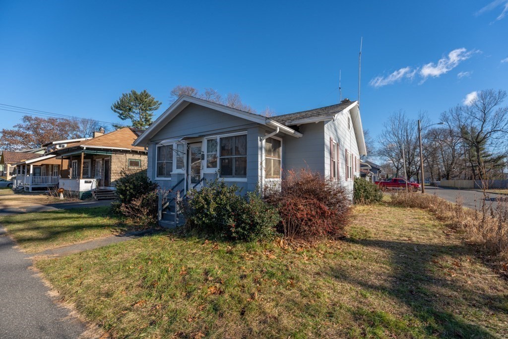 57 Hobson Street Springfield, MA 01109 - Photo 2 of 26