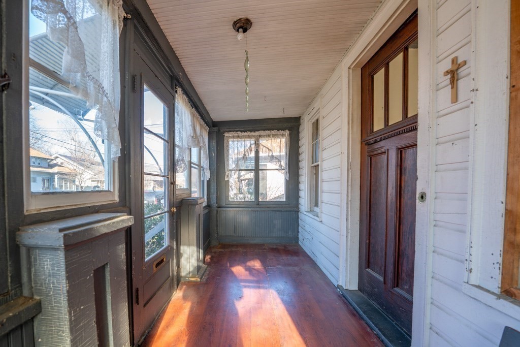 57 Hobson Street Springfield, MA 01109 - Photo 4 of 26