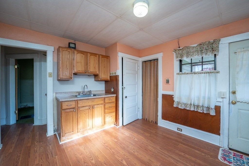 57 Hobson Street Springfield, MA 01109 - Photo 5 of 26