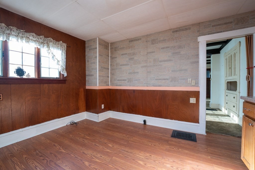 57 Hobson Street Springfield, MA 01109 - Photo 7 of 26