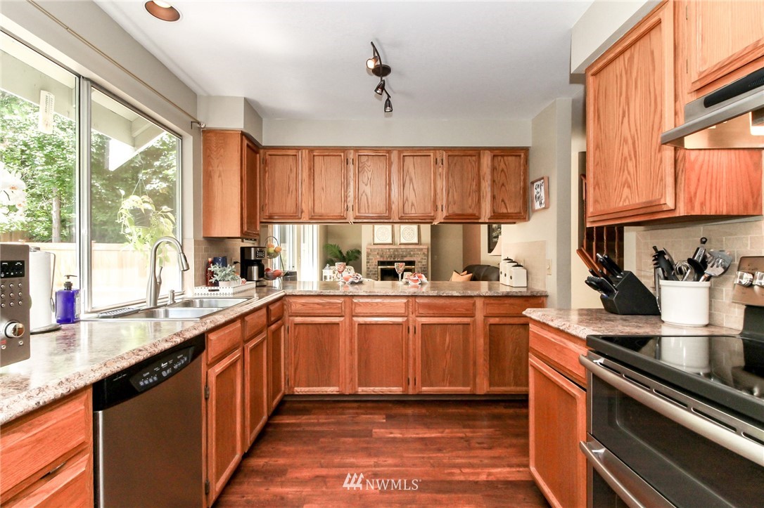14031 Southeast 159th Place Renton, WA 98058 - Photo 3 of 21 Gallery Image 3