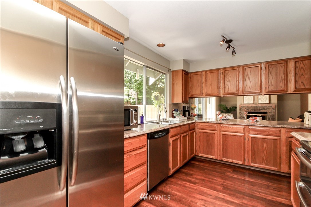 14031 Southeast 159th Place Renton, WA 98058 - Photo 4 of 21 Gallery Image 4