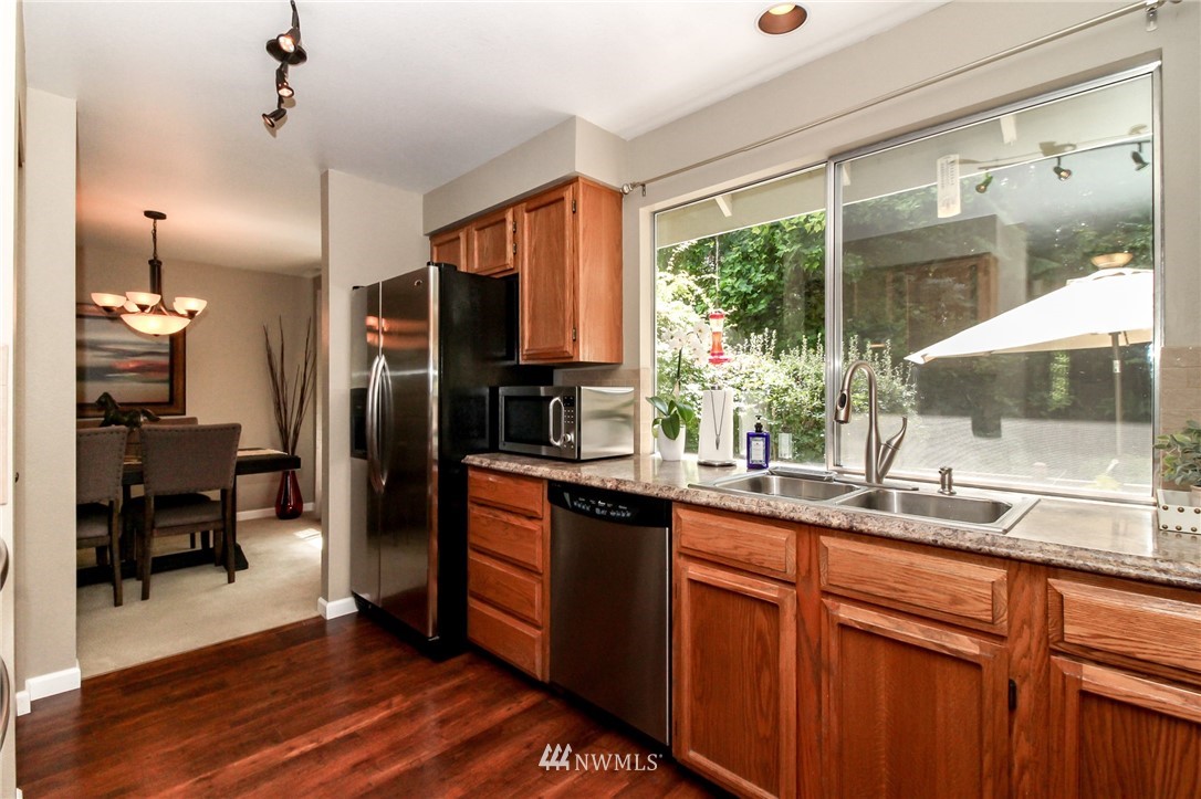 14031 Southeast 159th Place Renton, WA 98058 - Photo 5 of 21 Gallery Image 5
