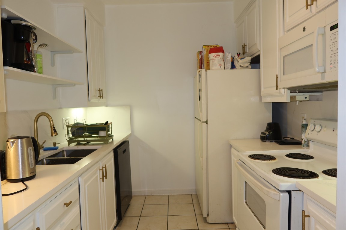 2529 Rio Grande Street, Unit 20 Austin, TX 78705 - Photo 4 of 19 a kitchen with a sink a stove and refrigerator