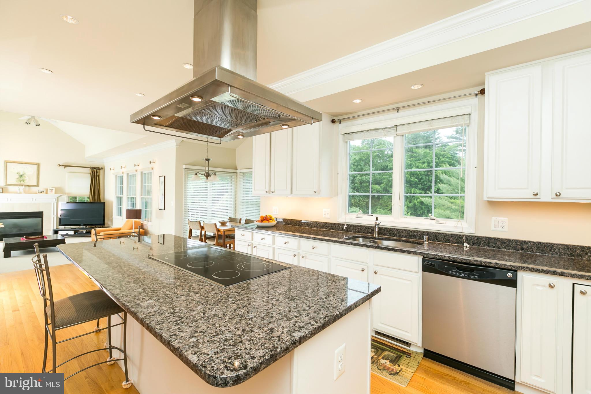 5052 Jericho Road Columbia, MD 21044 - Photo 9 of 30 Kitchen-5 burner cooktop on island,range hood