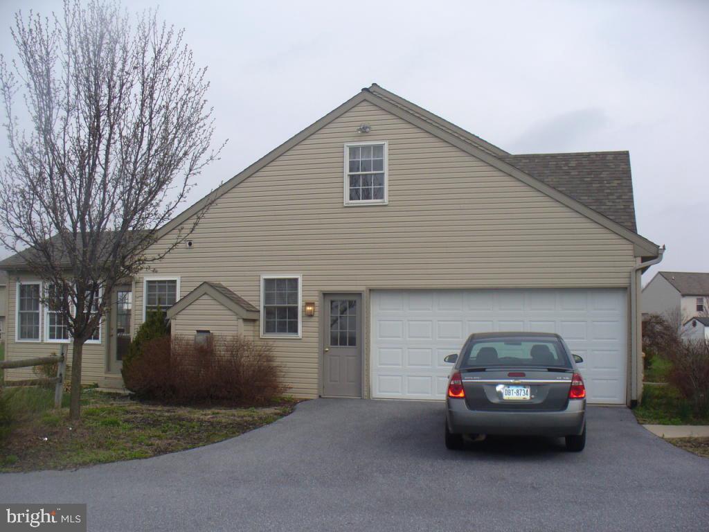 532 Oak Lane Lititz, PA 17543 - Photo 3 of 32 Gallery Image 3