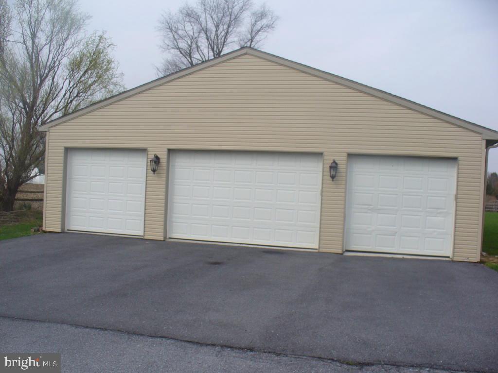 532 Oak Lane Lititz, PA 17543 - Photo 5 of 32 Gallery Image 5
