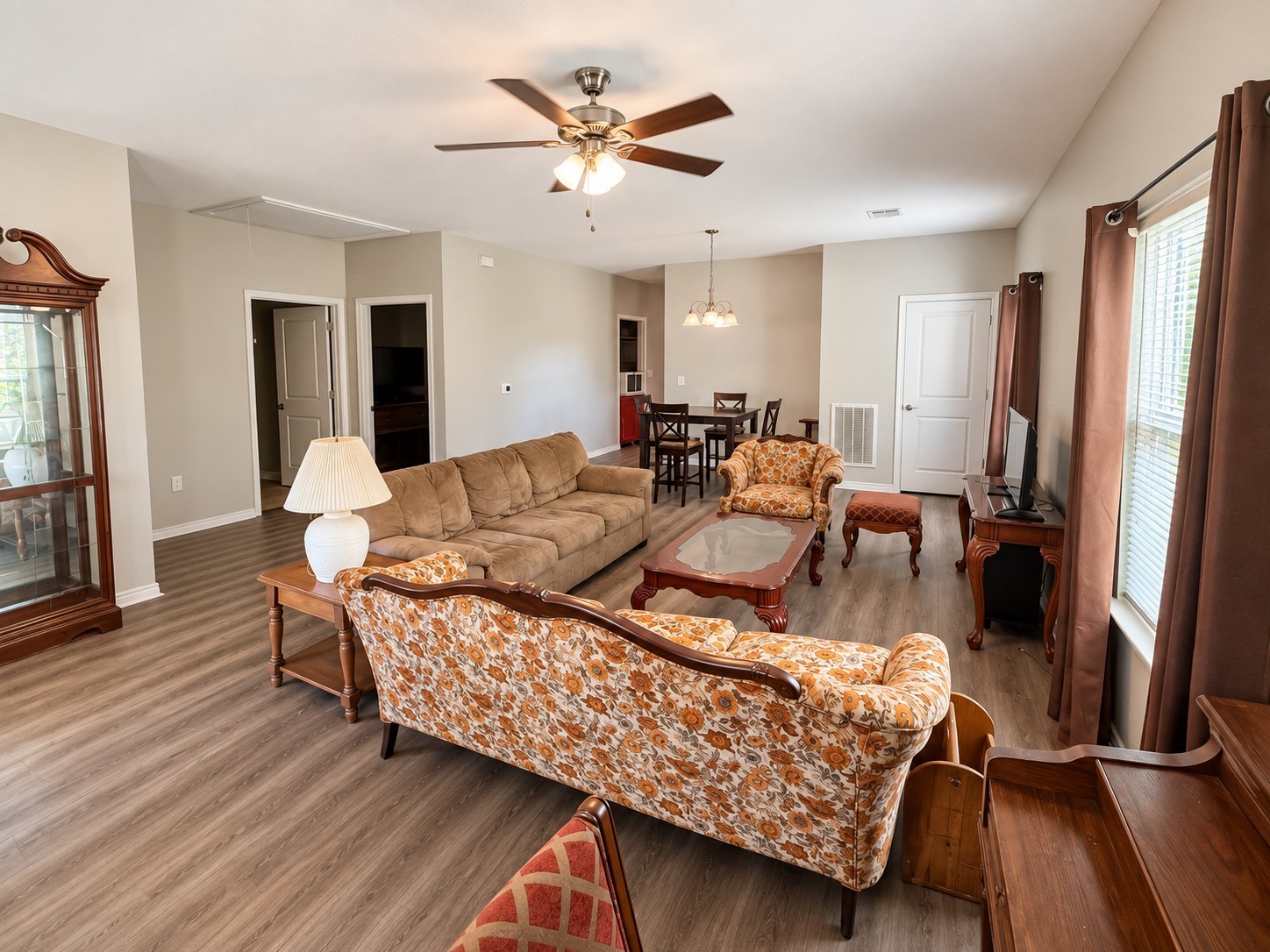 7016 Semmes Street Houston, TX 77093 - Photo 3 of 17 Gallery Image 3