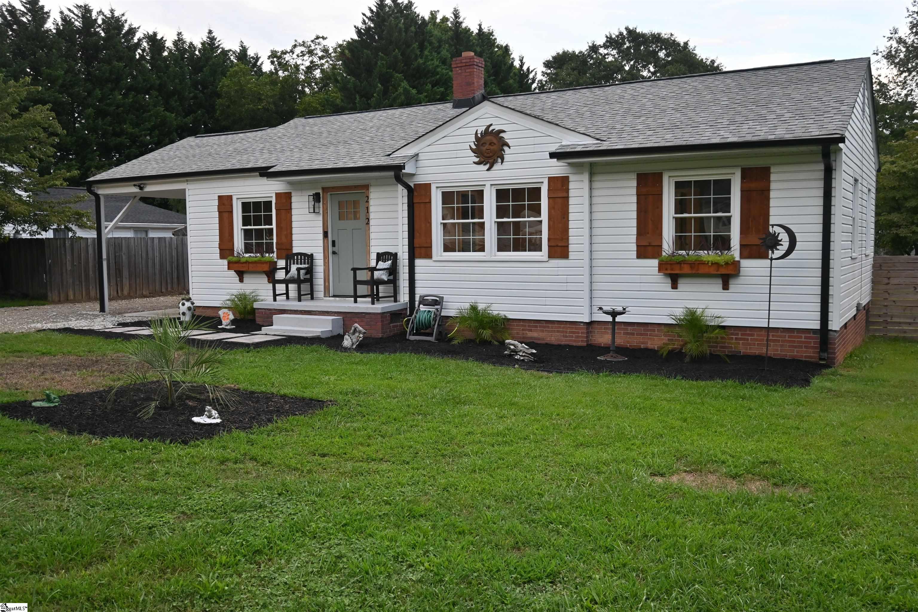 212 Donnan Road Taylors, SC 29687 - Photo 3 of 40 Gallery Image 3