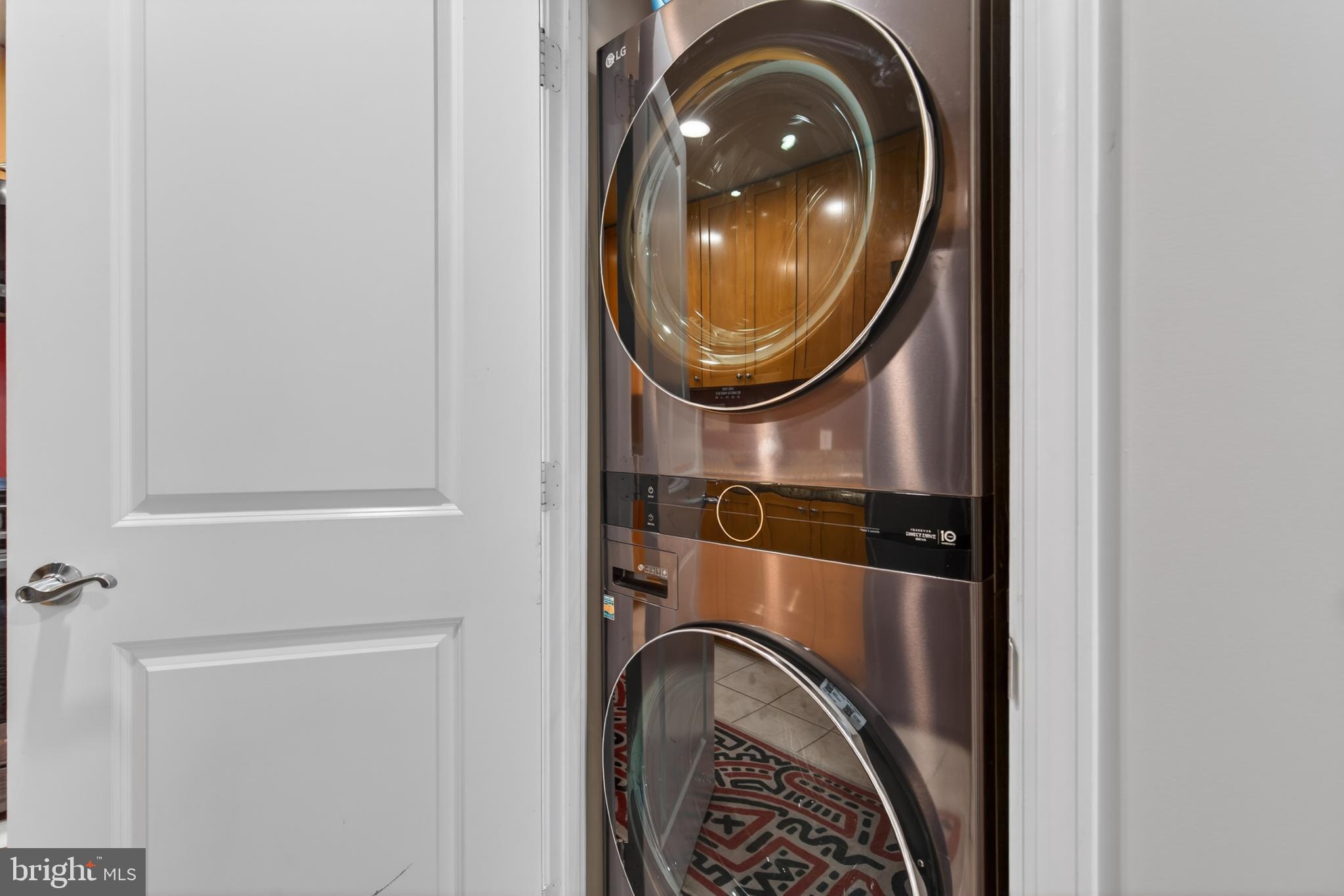3650 South Glebe Road, Unit 642 Arlington, VA 22202 - Photo 11 of 36 In-Unit Washer/Dryer