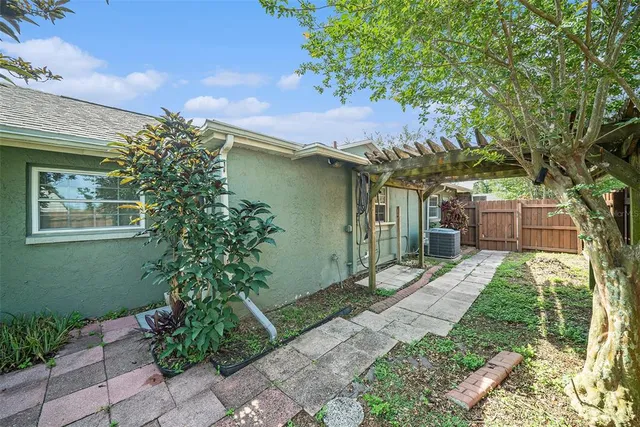 $416,000 | 1813 Nova Drive, Valrico, FL 33596