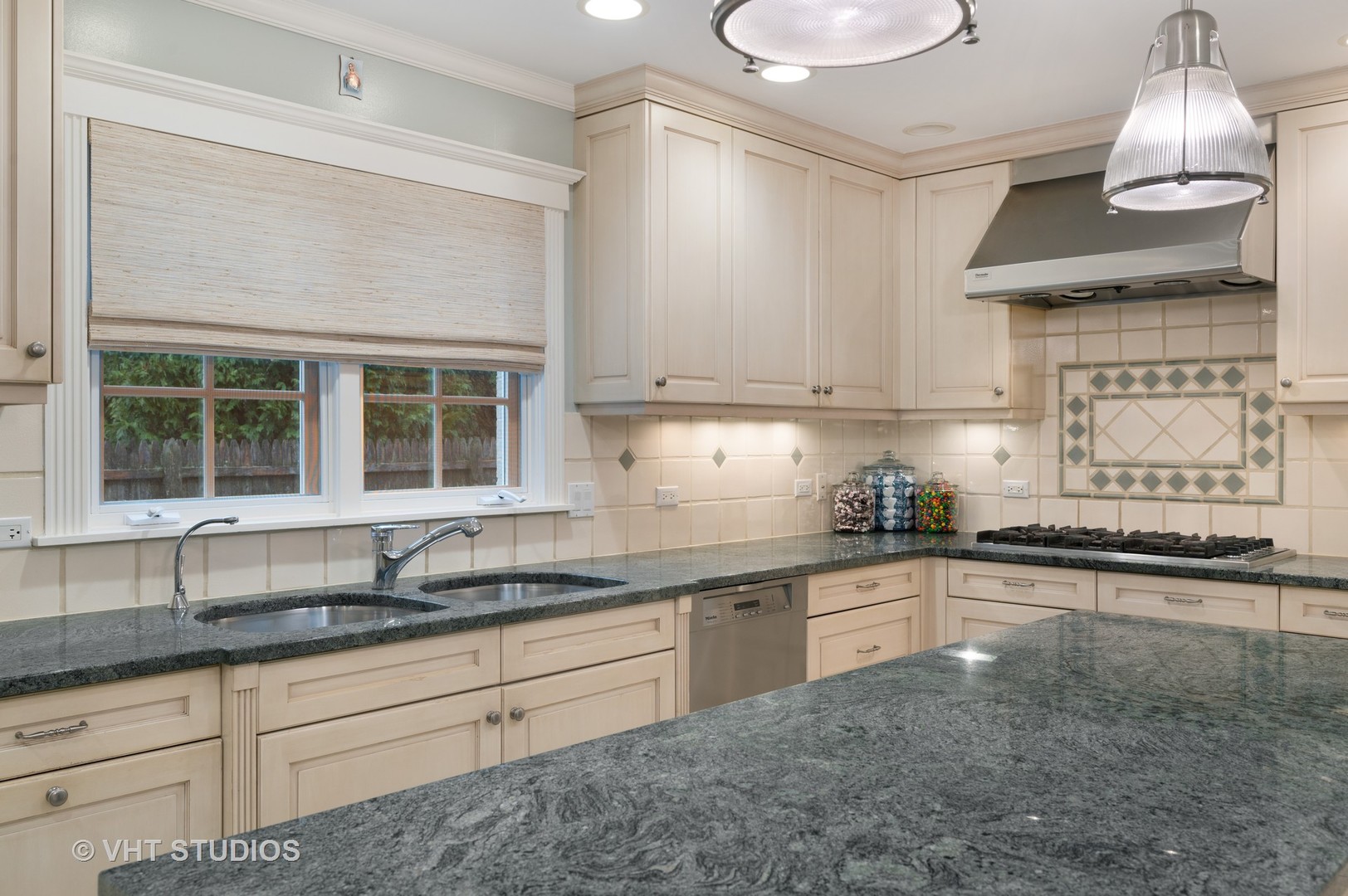 175 Dewindt Road Winnetka, IL 60093 - Photo 28 of 59