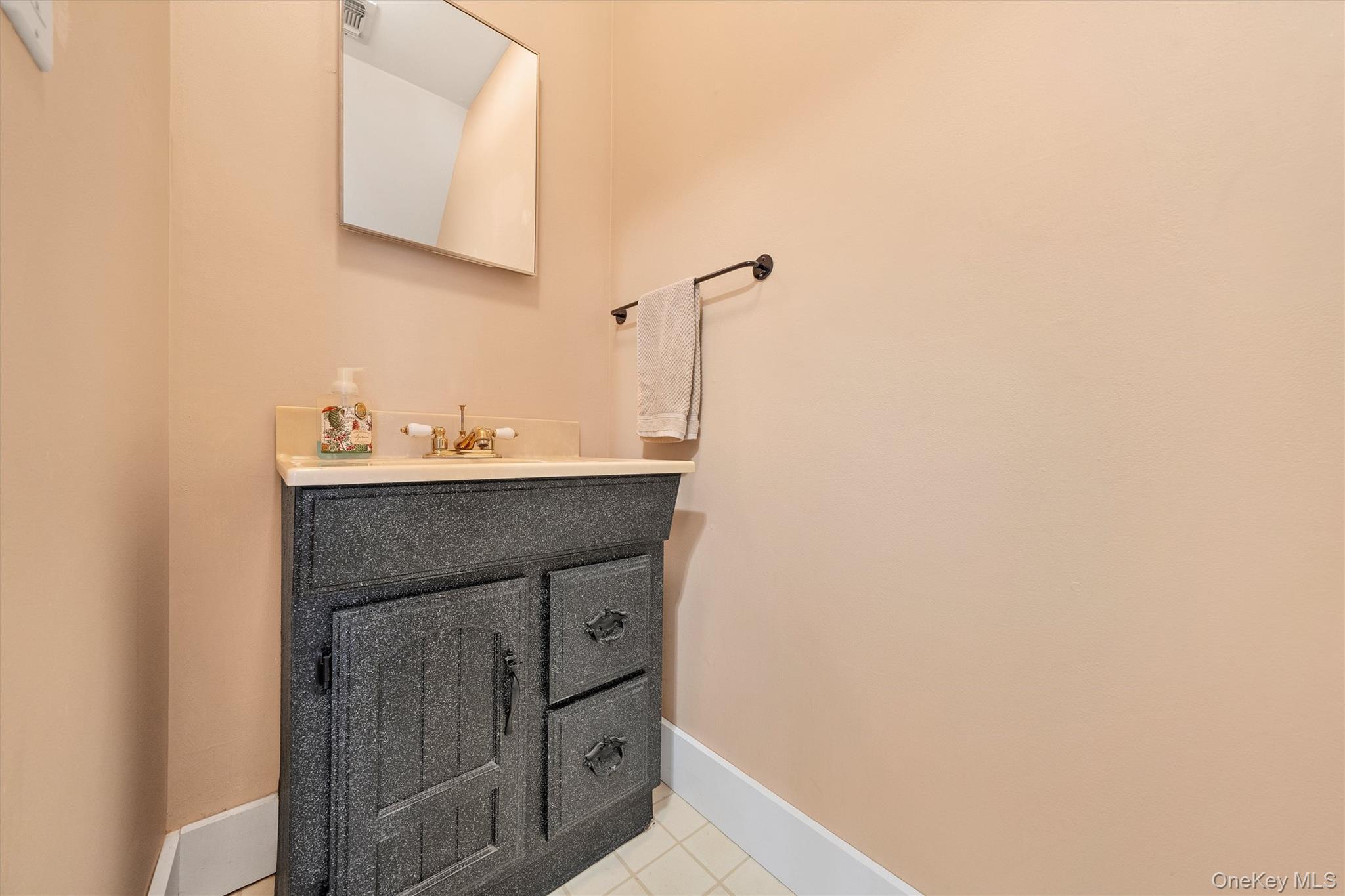 29 The Rise Warwick, NY 10990 - Photo 17 of 28 a bathroom with a sink and a mirror