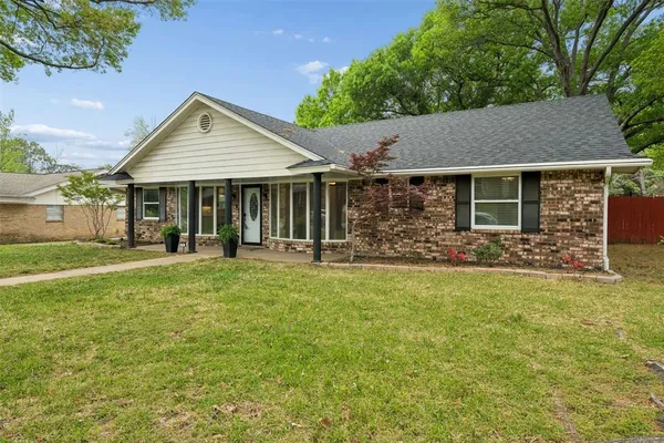 $499,500 | 17 Lincolnshire Circle, Bedford, TX 76021