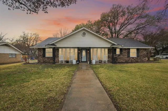 $519,900 | 17 Lincolnshire Circle, Bedford, TX 76021