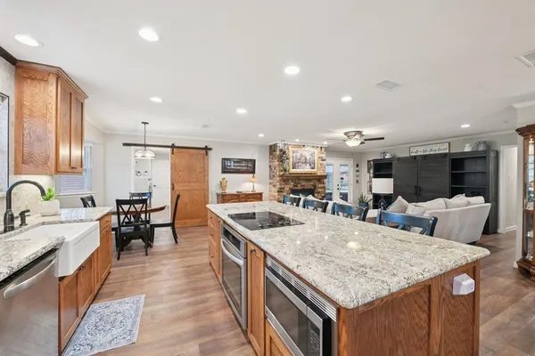 $489,000 | 17 Lincolnshire Circle, Bedford, TX 76021