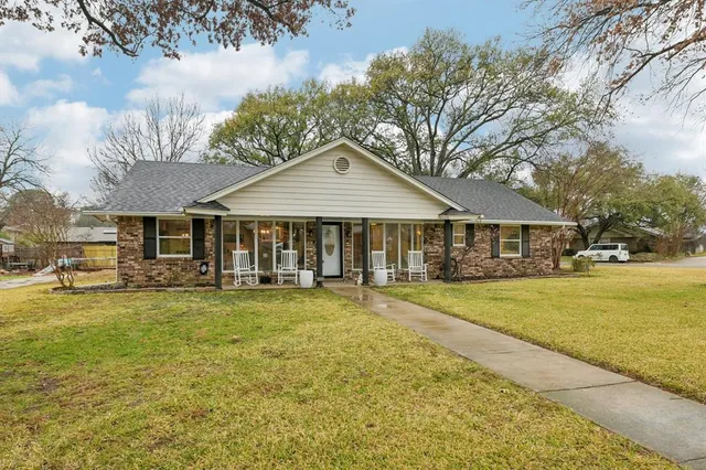 $519,900 | 17 Lincolnshire Circle, Bedford, TX 76021