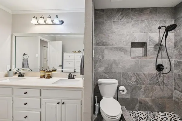 $489,000 | 17 Lincolnshire Circle, Bedford, TX 76021