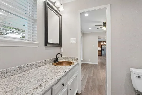 $489,000 | 17 Lincolnshire Circle, Bedford, TX 76021