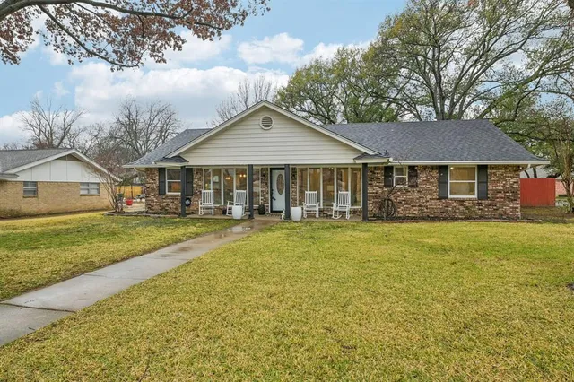 $519,900 | 17 Lincolnshire Circle, Bedford, TX 76021