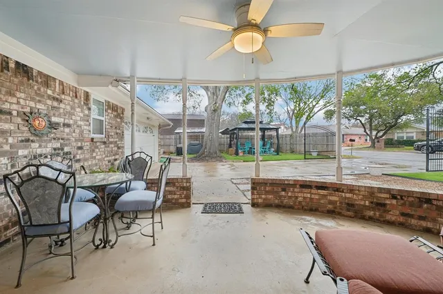 $519,900 | 17 Lincolnshire Circle, Bedford, TX 76021