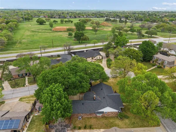 $489,000 | 17 Lincolnshire Circle, Bedford, TX 76021