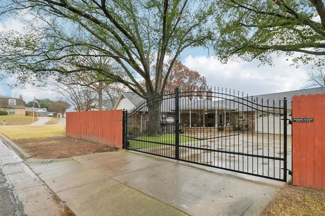 $519,900 | 17 Lincolnshire Circle, Bedford, TX 76021