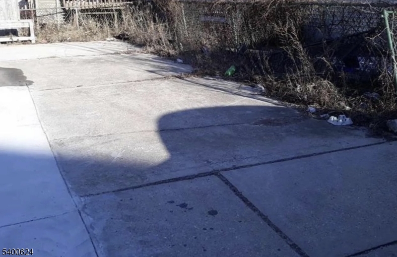 711 Warrena Road Atlantic City, NJ 08401 - Photo 2 of 4 a view of outdoor space and yard